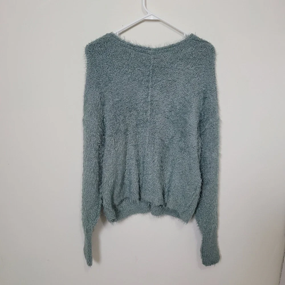 Free People Icing‎ Sweater Small Eyelash Knit V-Neck Sage Green Fuzzy Pullover